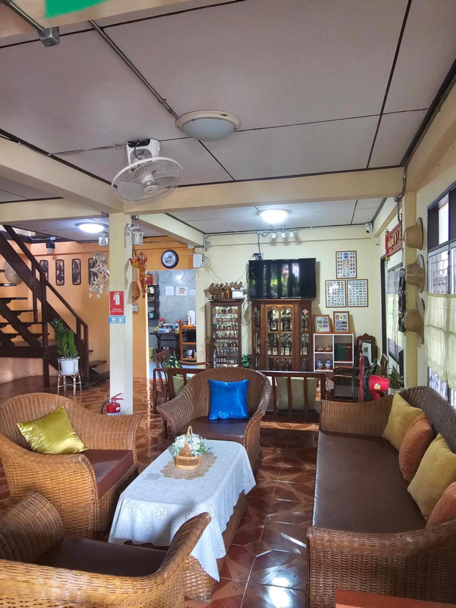 Banchan Hostel Phra Nakhon Si Ayutthaya Zewnętrze zdjęcie