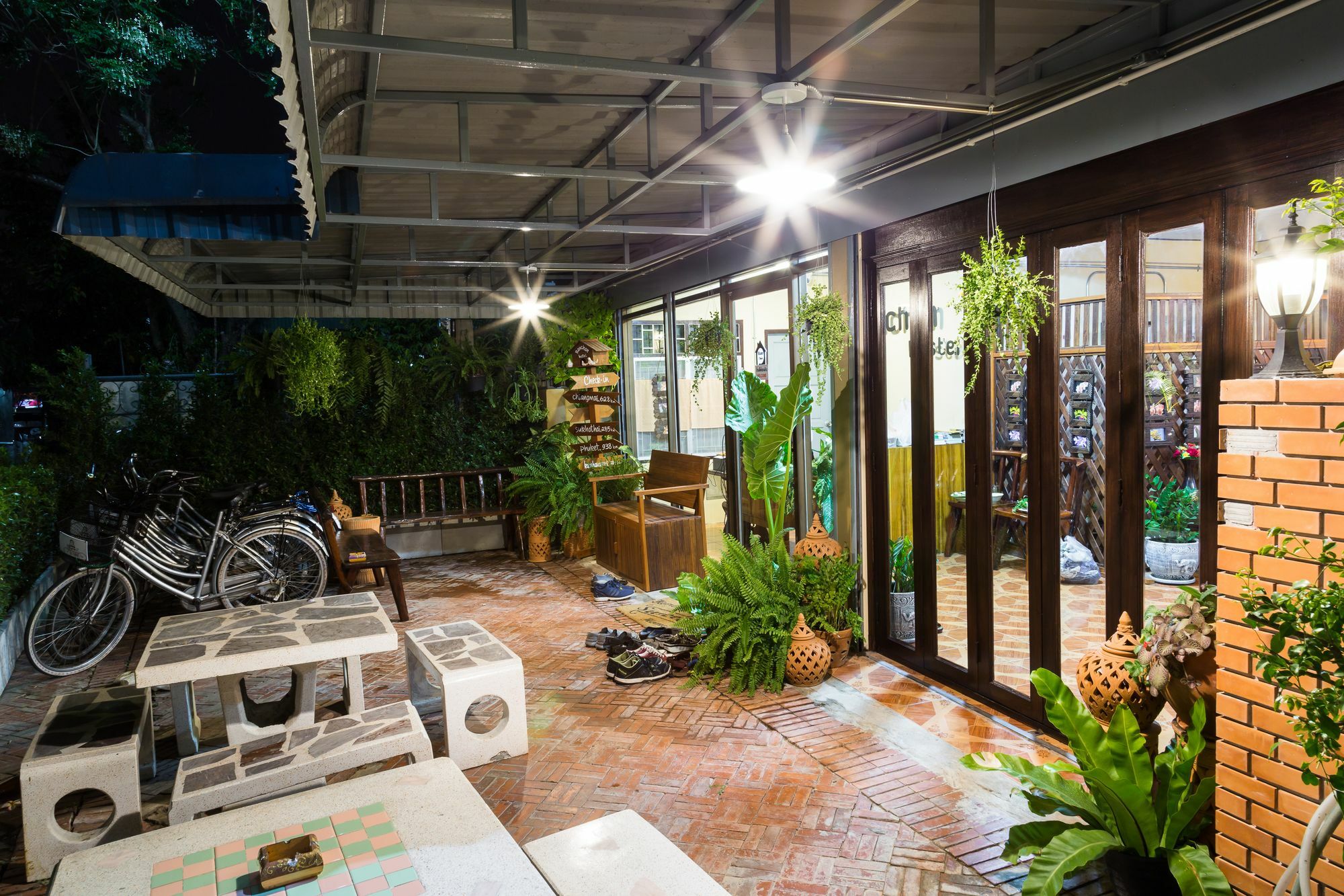Banchan Hostel Phra Nakhon Si Ayutthaya Zewnętrze zdjęcie